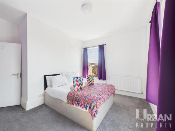 4 bed House for sale Image 11