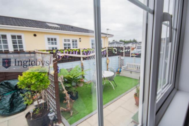 2 bed Park Home for sale Image 12