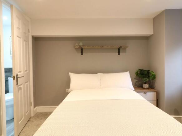 87 Middleton Room 2 6.JPG