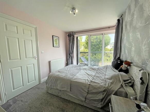 Endeavour court 70 bed 1 for inside.jpg