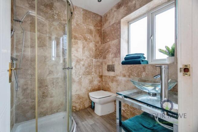 4 bed Detached for sale Image 11