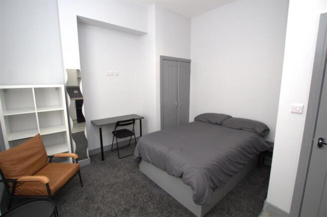 1 bed Apartment to rent Image 6