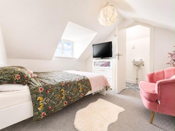 3 bed Semi-Detached for sale Image 4