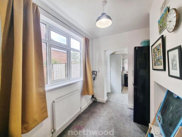 3 bed Semi-Detached for sale Image 9