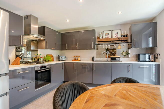 4 bed Semi-Detached for sale Image 5