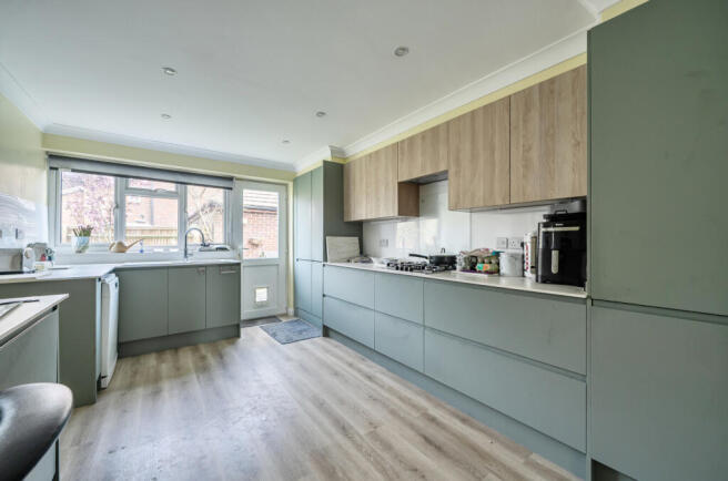 1441302-8-69de3ea...