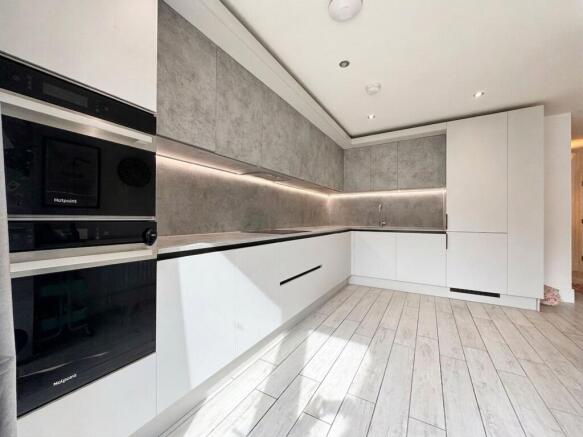 4 bed Detached for sale Image 6