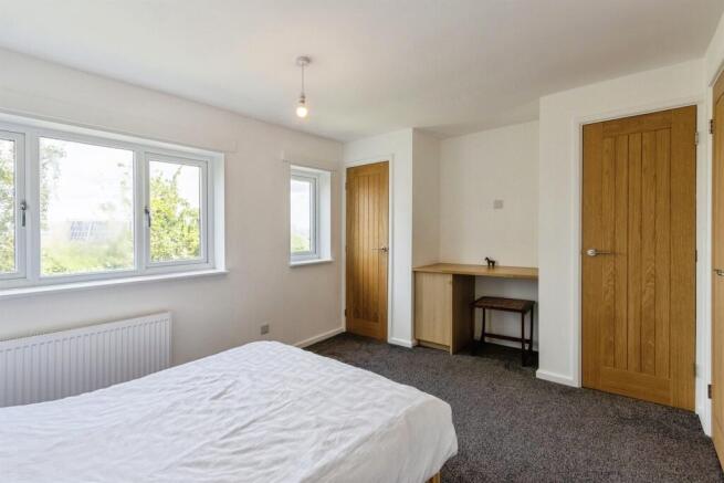 4 bed Detached for sale Image 10
