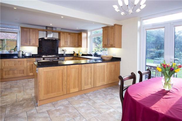 Kitchen/B'fast Room