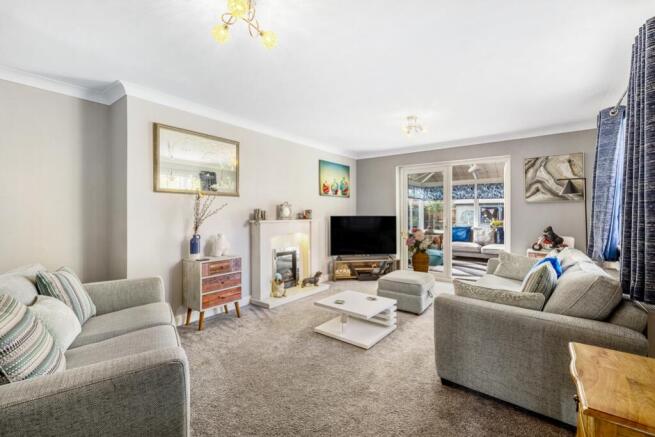 5 Richard Busby Way (Lutton)-16