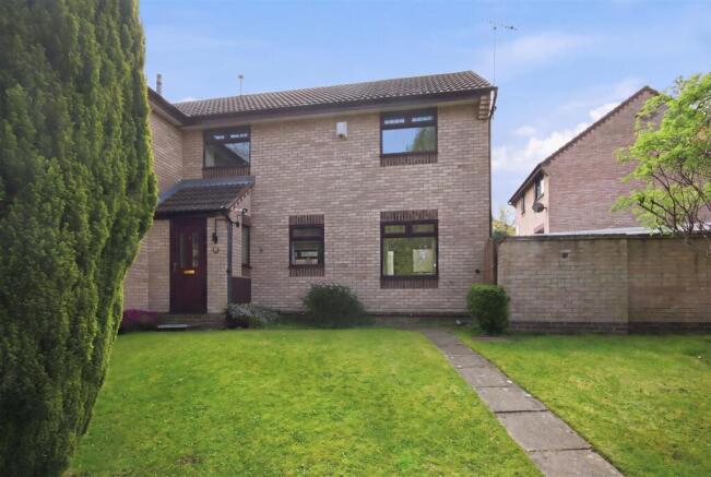 3-bed semi-detached on Craglands Grove, Chesterfield, S40, £235,000