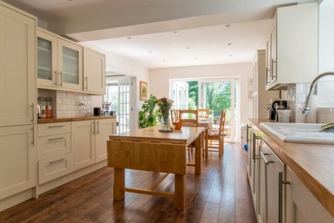 Kitchen/ Dining Room