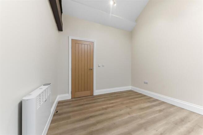 1 bed Apartment to rent Image 4
