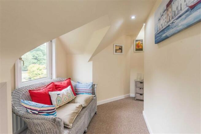FIRST FLOOR LANDING