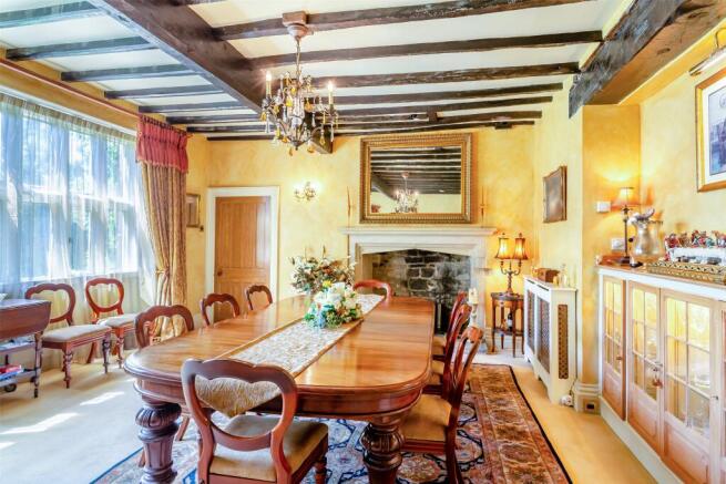 6 bed House for sale Image 4