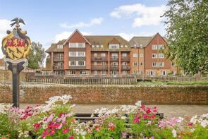 Flat 39, Martlets Court, Queen Street, Arundel BN18 9NZ