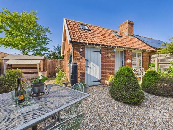 Outbuilding1