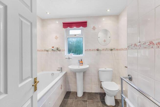 4 bed Detached for sale Image 12