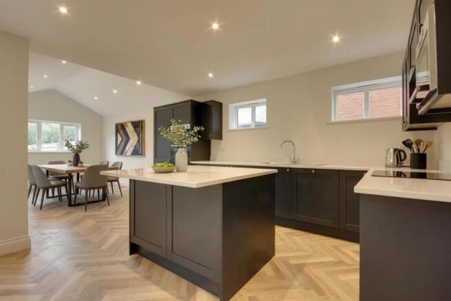 4 bed Detached for sale Image 9