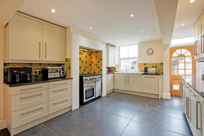 4 bed Terraced for sale Image 5