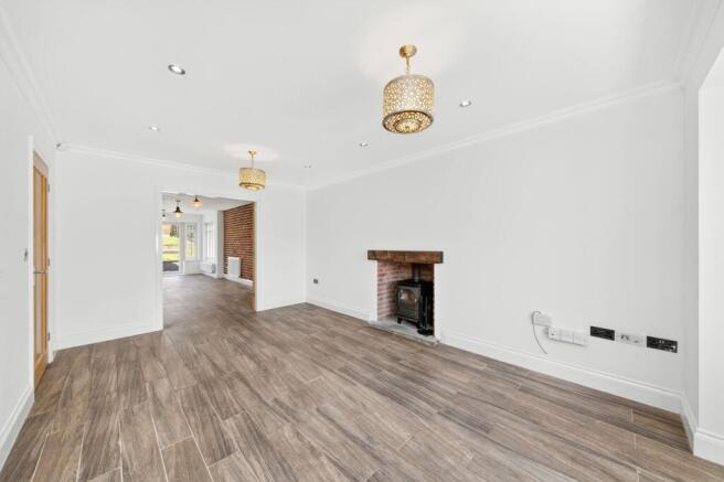5 bed House for sale Image 8