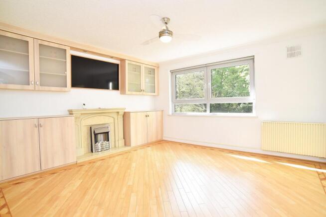 3 bed Flat for sale Image 10