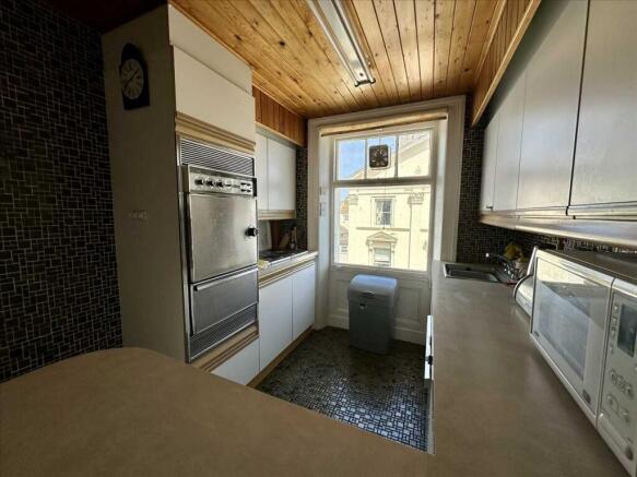3 bed Flat for sale Image 10