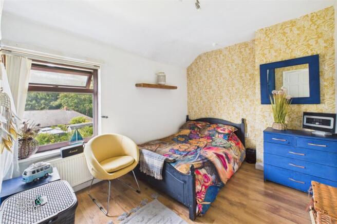 3 bed Semi-Detached for sale Image 8