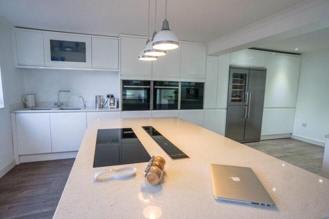 Kitchen / Brea...