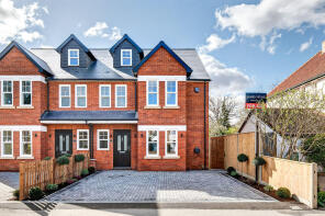 82a, Queens Road, Hersham, Walton-on-thames KT12 5LN