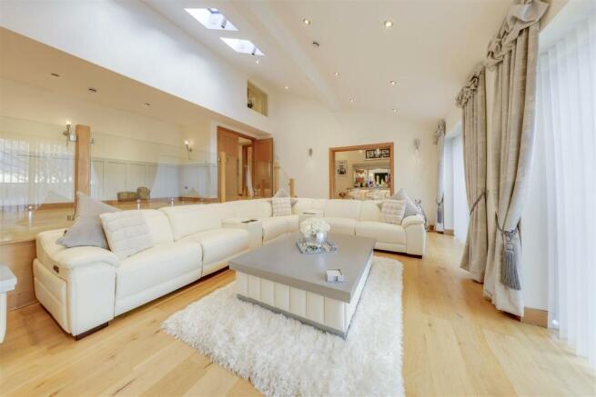 Lounge / Entertainment Alt 2