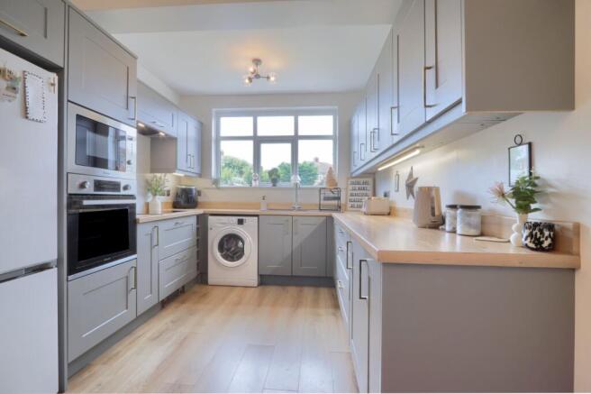 4 bed Semi-Detached for sale Image 6