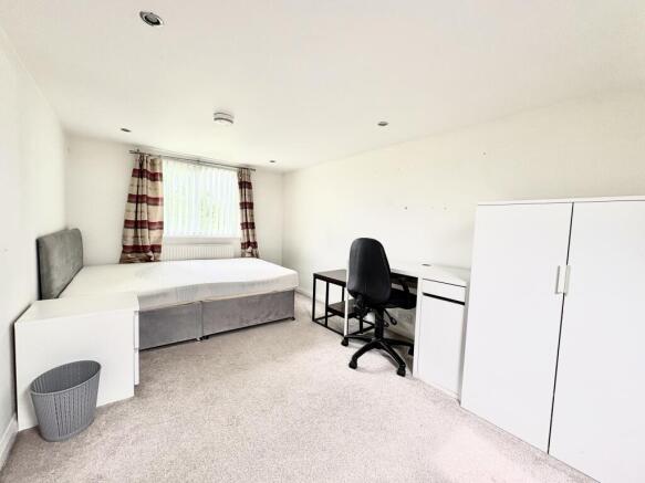5 bed House to rent Image 11
