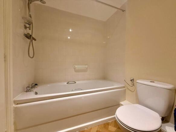 2 bed Apartment to rent Image 4