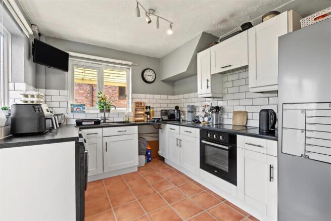 Kitchen_1.jpeg