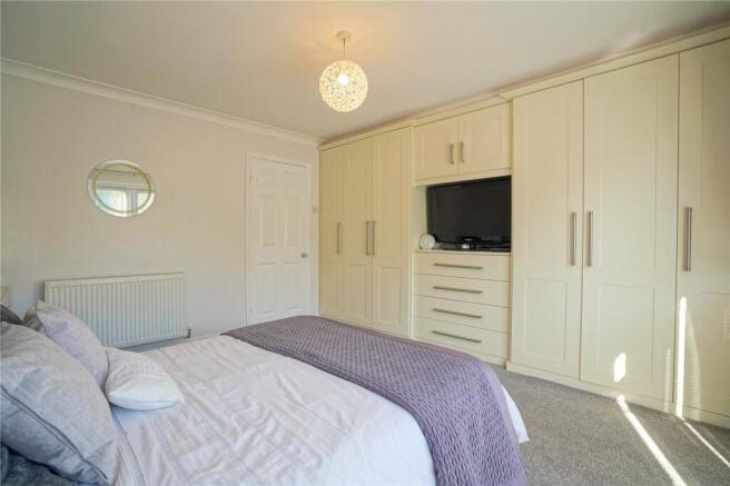 4 bed Bungalow for sale Image 12