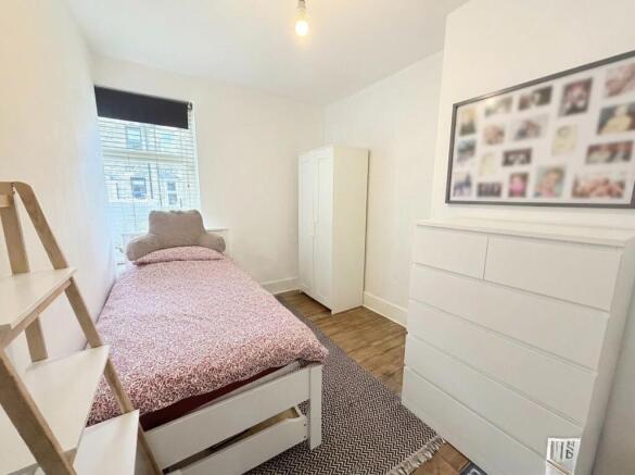 3 bed Terraced for sale Image 11