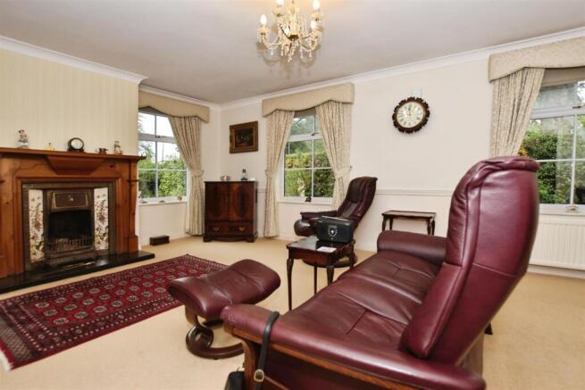 4 bed Detached for sale Image 11