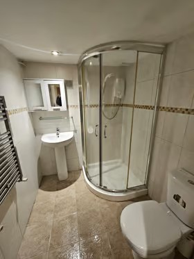 5 bed Terraced to rent Image 11