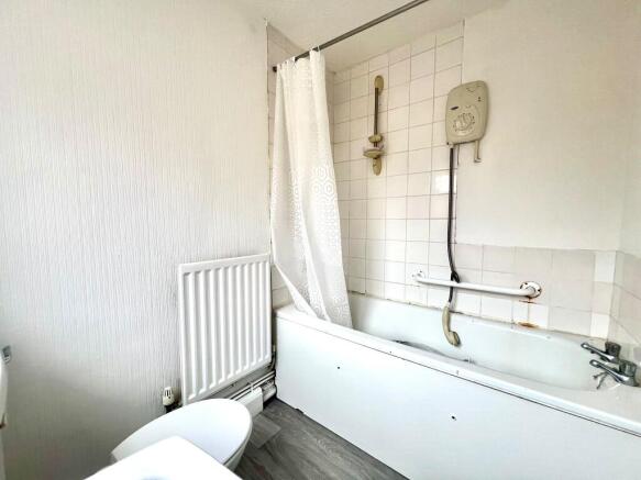 2 bed Terraced to rent Image 5