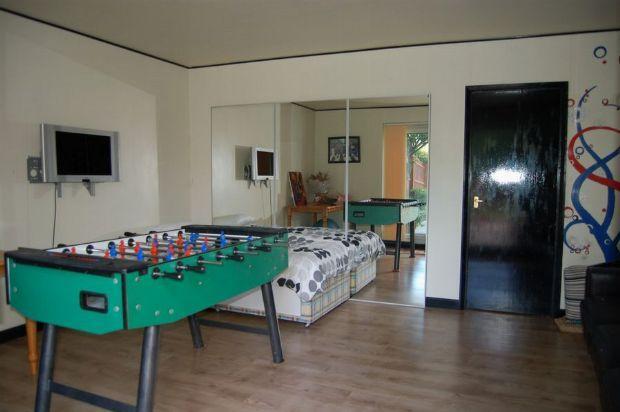 GARAGE/GAMES ROOM