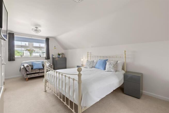 3 bed Semi-Detached for sale Image 9