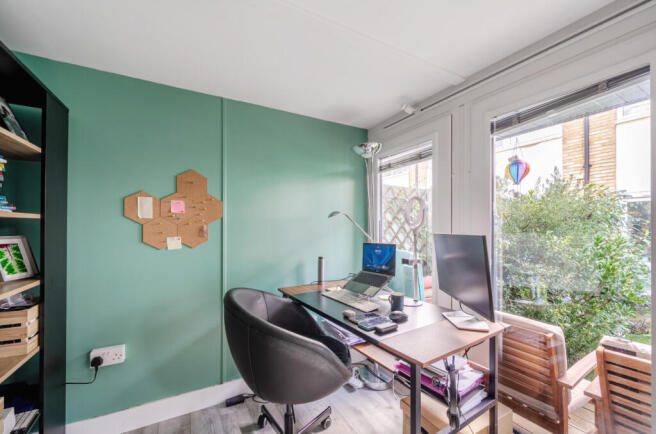 1386763-6-6932b65...