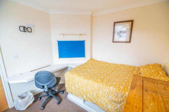 6 bed Detached for sale Image 6