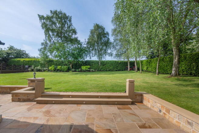 5 bed Detached for sale Image 9