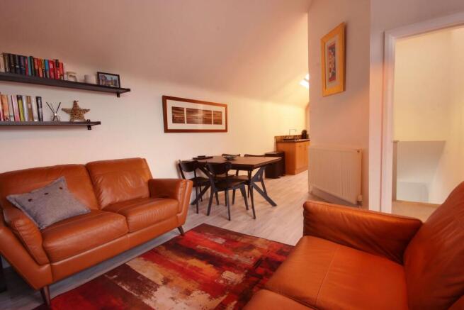 3 bed Terraced to rent Image 4