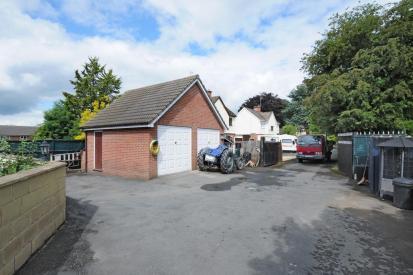 Detached Double Garage & Rear access to parking