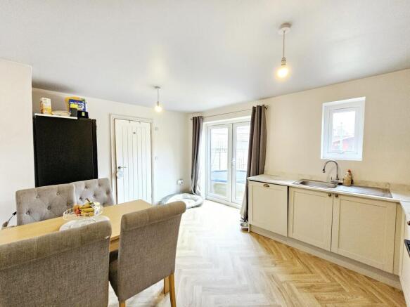 3 bed Terraced for sale Image 5
