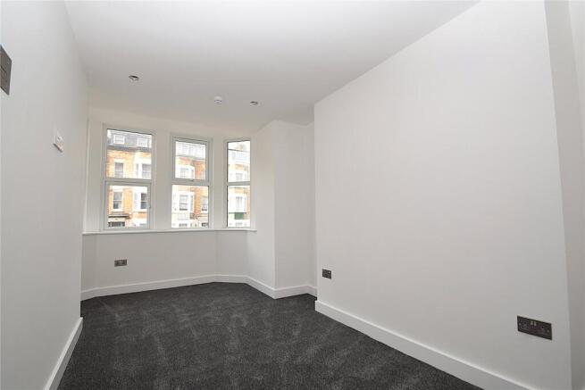 2 bed Maisonette to rent Image 9