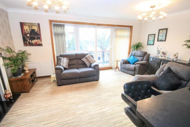 OPEN PLAN LIVING ROOM